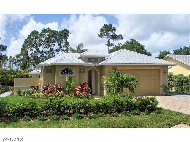 1216 Cypress Woods Dr., Naples, FL 34103