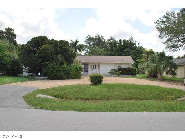 128 Flame Vine Dr., Naples, FL 34110