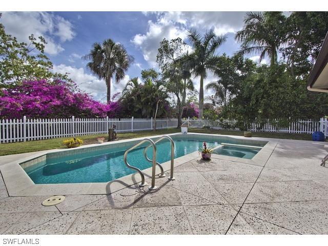 229 Viking Way, Naples, FL 34110