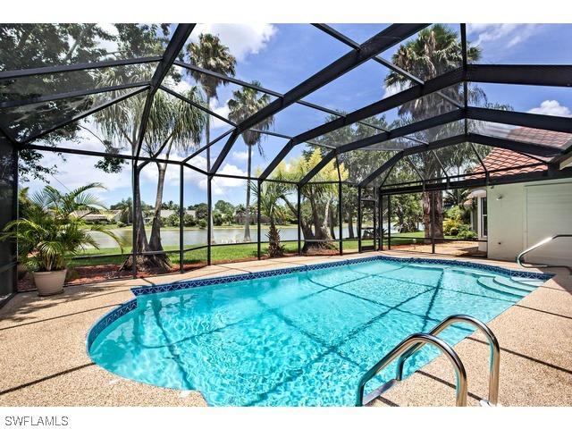 327 Henley Dr., Naples, FL 34104