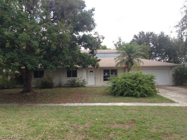 749 Nottingham Dr., Naples, FL 34109