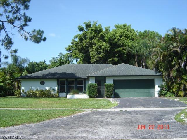 830 Nottingham Dr., Naples, FL 34109