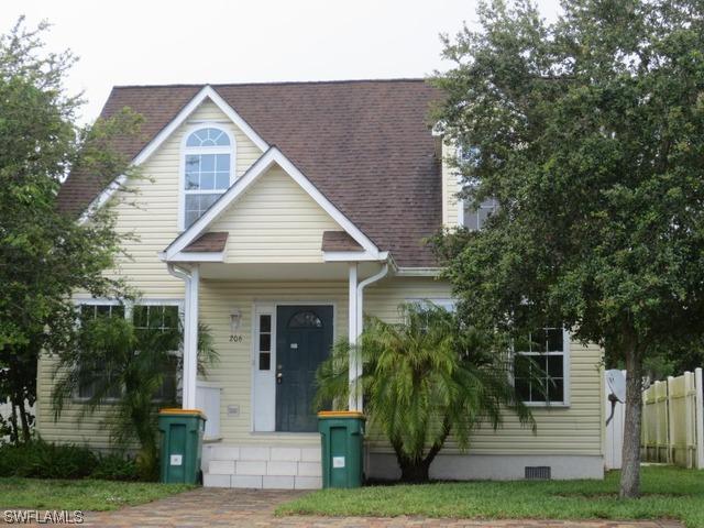 206 Leawood Cir., Naples, FL 34104