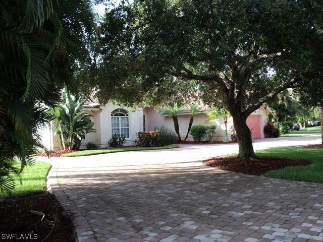 300 Wentworth Ct., Naples, FL 34104