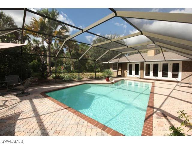 375 Cocohatchee Dr., Naples, FL
