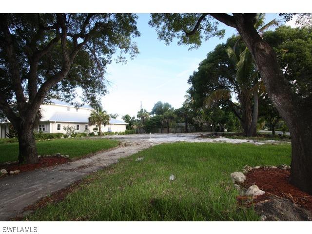 687 6th Ave., Naples, FL