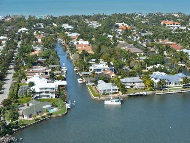 696 15th Ave., Naples, FL 34102