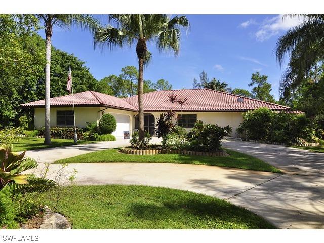 6831 Bottlebrush Ln., Naples, FL