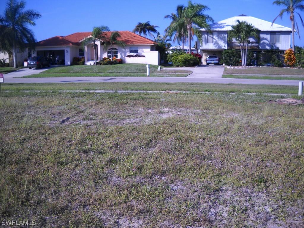 125 Heathwood Dr., Marco Island, FL 34145