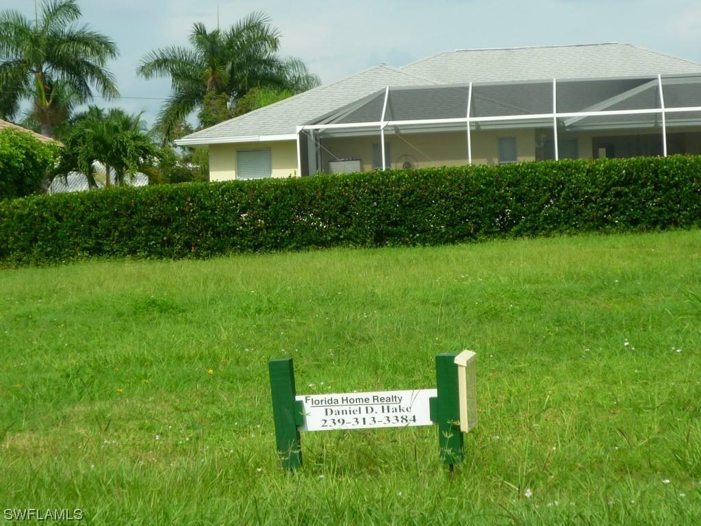 330 Hazelcrest St., Marco Island, FL 34145