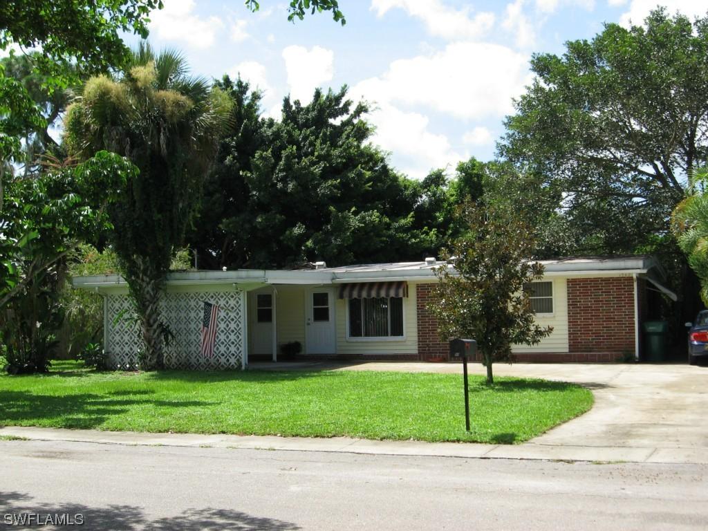 1940 Holiday Ln., Naples, FL 34104