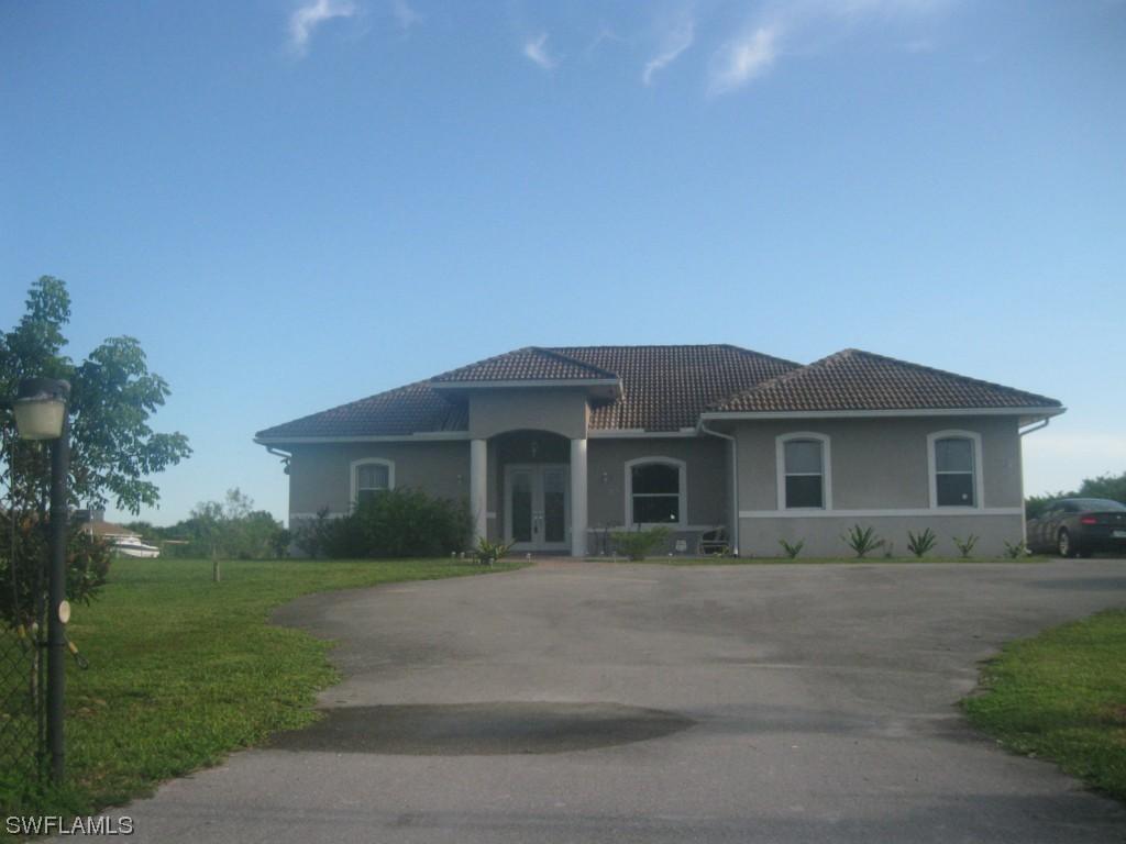 425 39th Ave., Naples, FL 34120