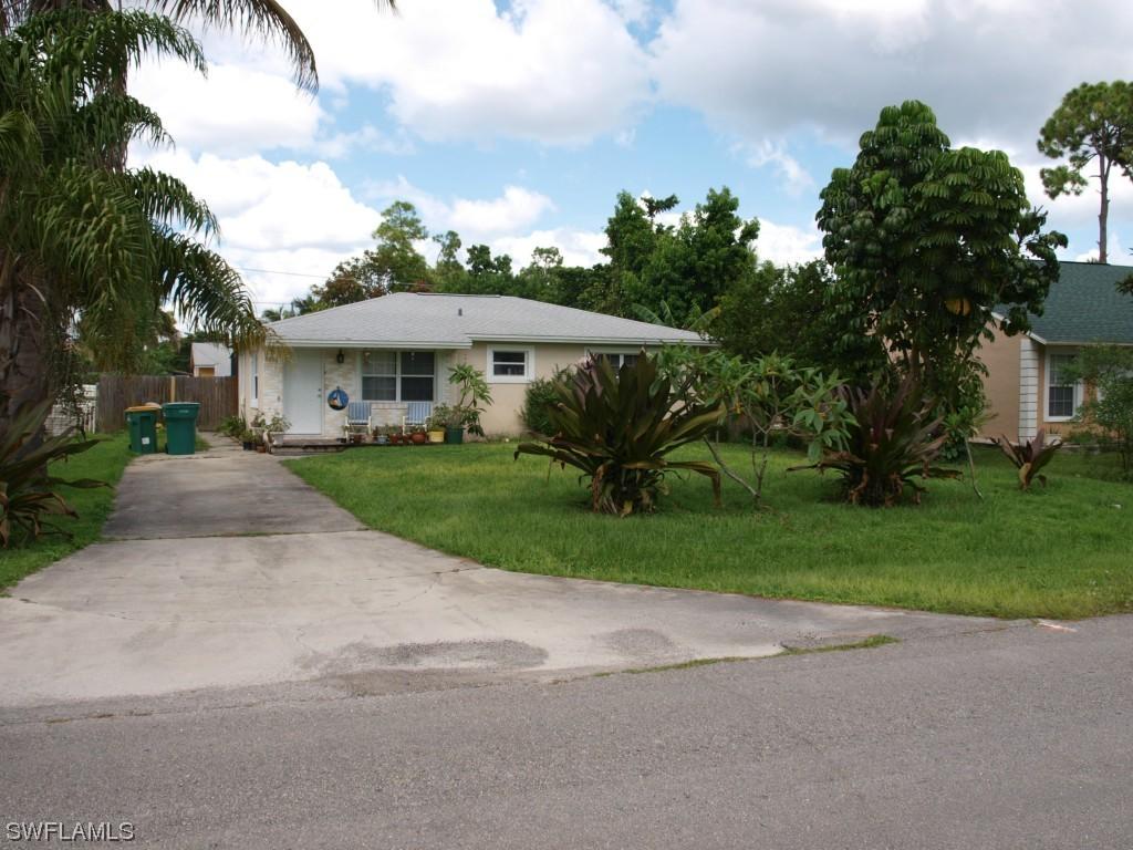 5317 Confederate Dr., Naples, FL 34113