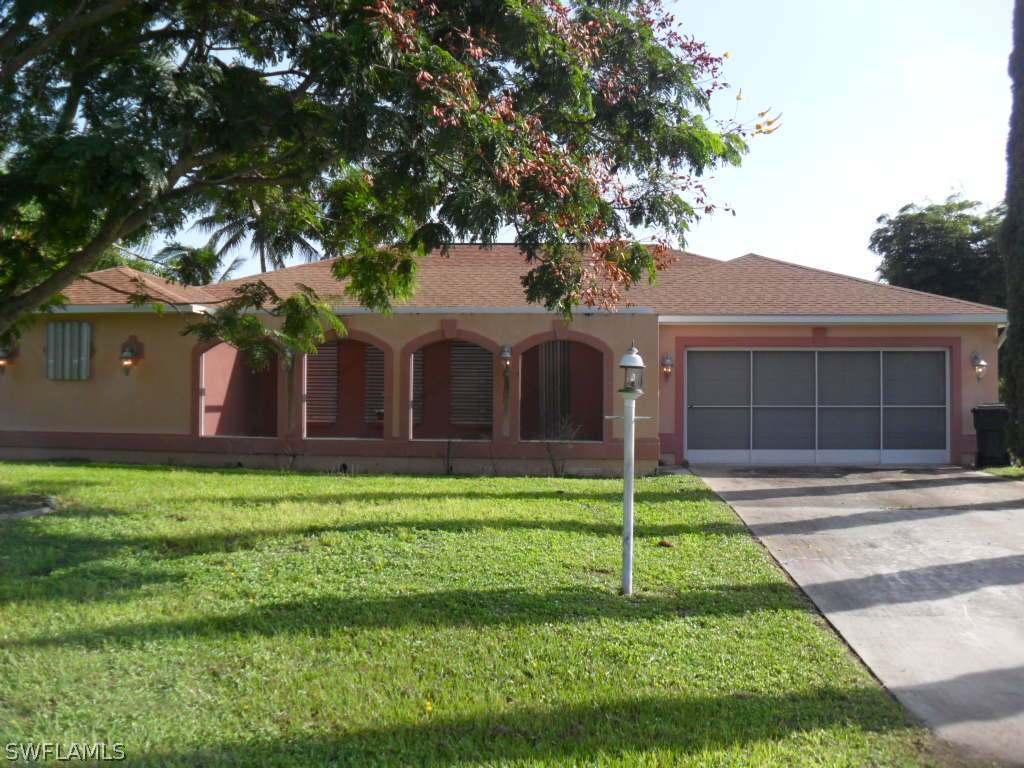 595 Bayside Dr., Fort Myers, FL 33919