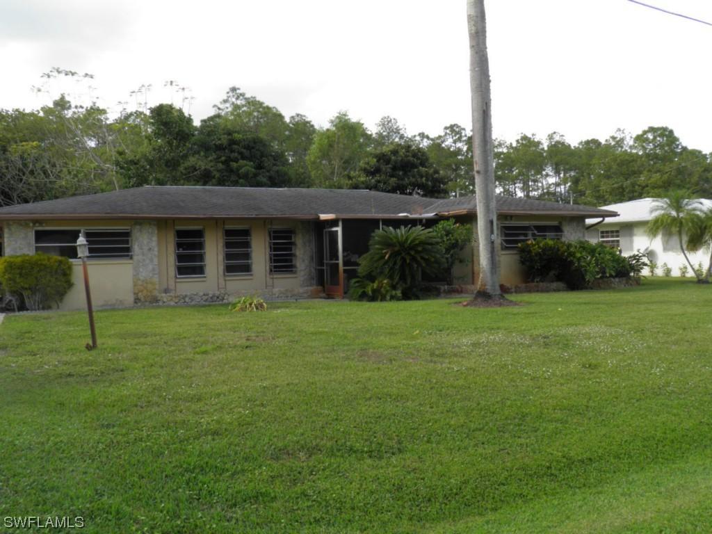 493 Castle Dr., Naples, FL 34119