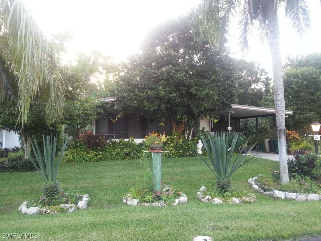 211 Grosbeak Ln., Naples, FL 34114
