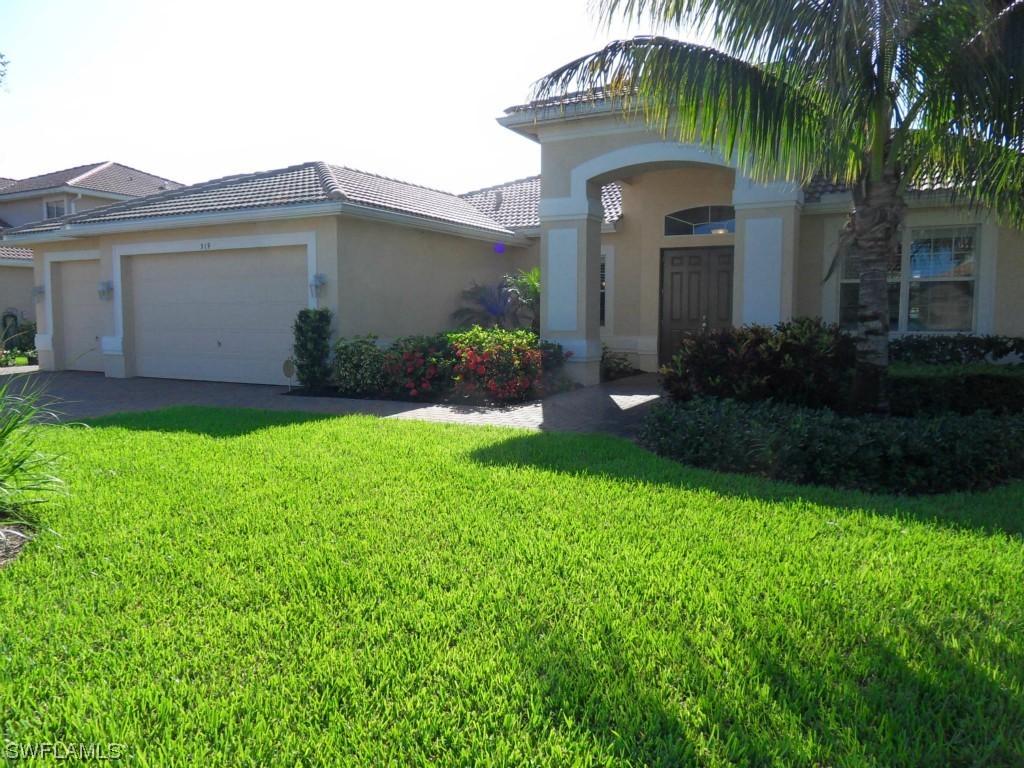 319 Saddlebrook Ln., Naples, FL 34110