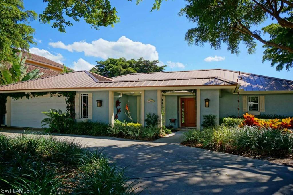 566 Neapolitan Ln., Naples, FL 34103