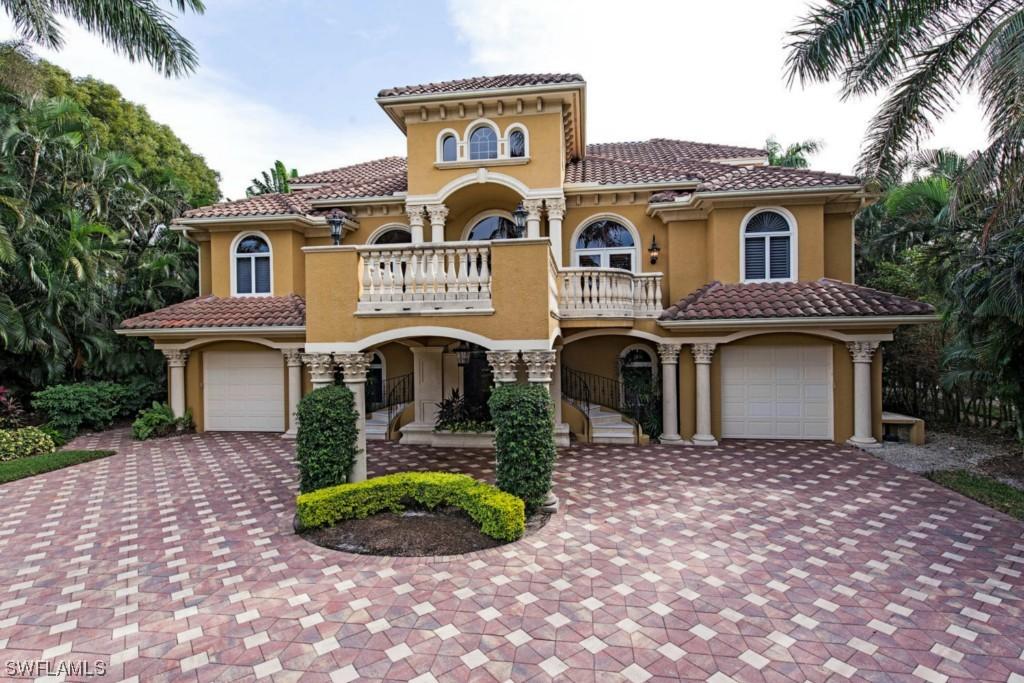 1825 6th St. St., Naples, FL 34102