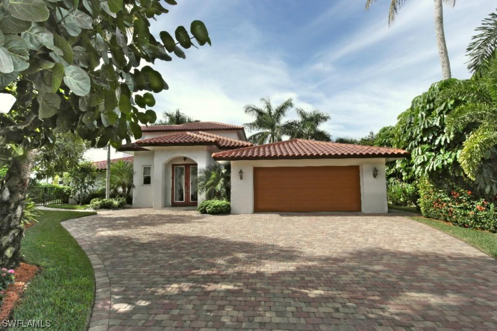 101 Conners Ave., Naples, FL 34108
