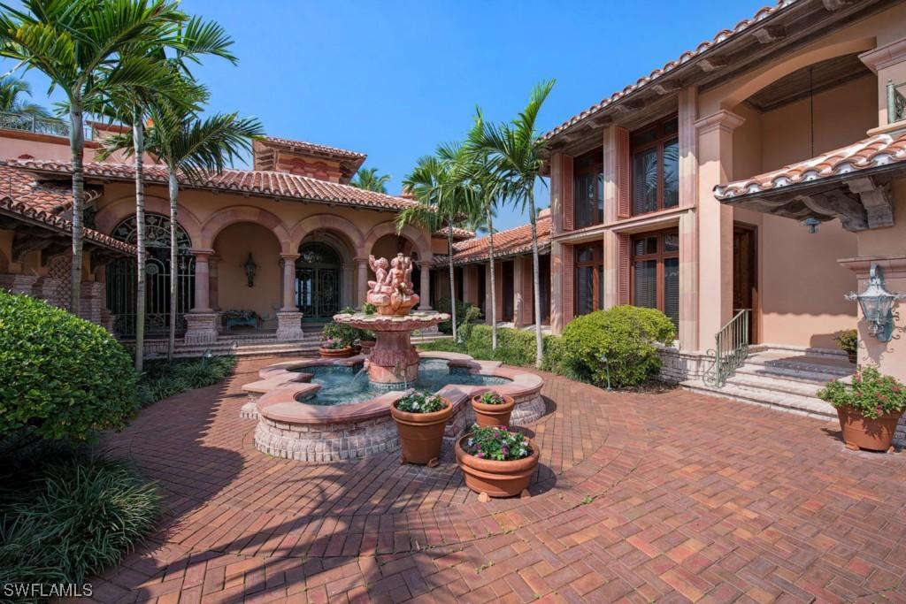 2050 Gordon Dr., Naples, FL 34102