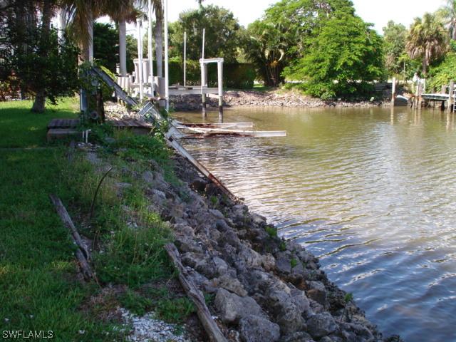 403 Grenada Ave., Naples, FL 34113