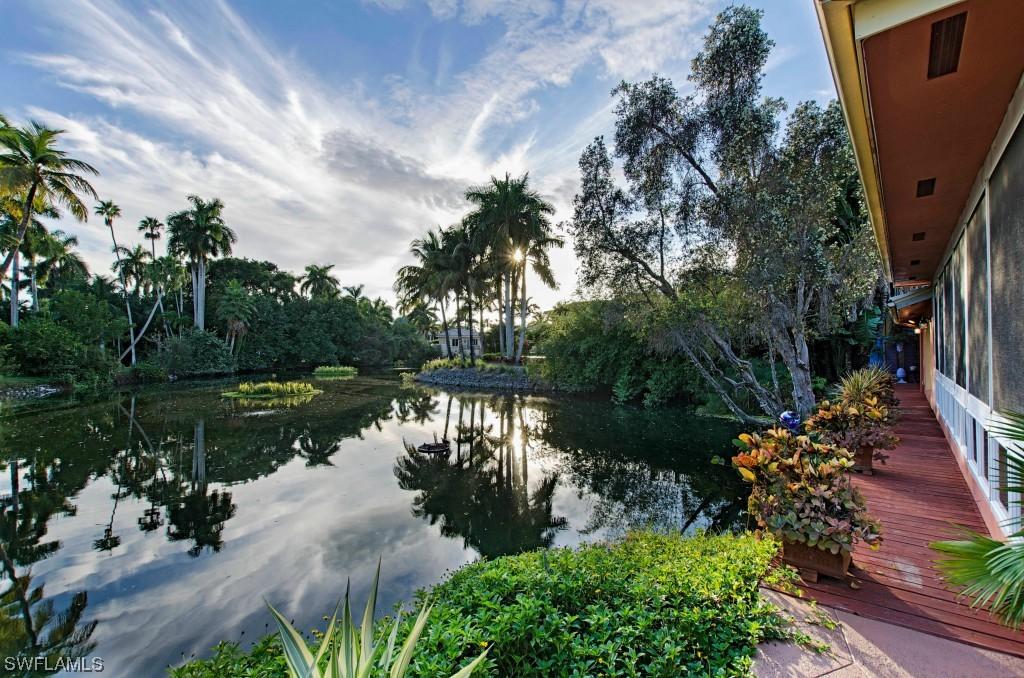 190 16th Ave., Naples, FL 34102