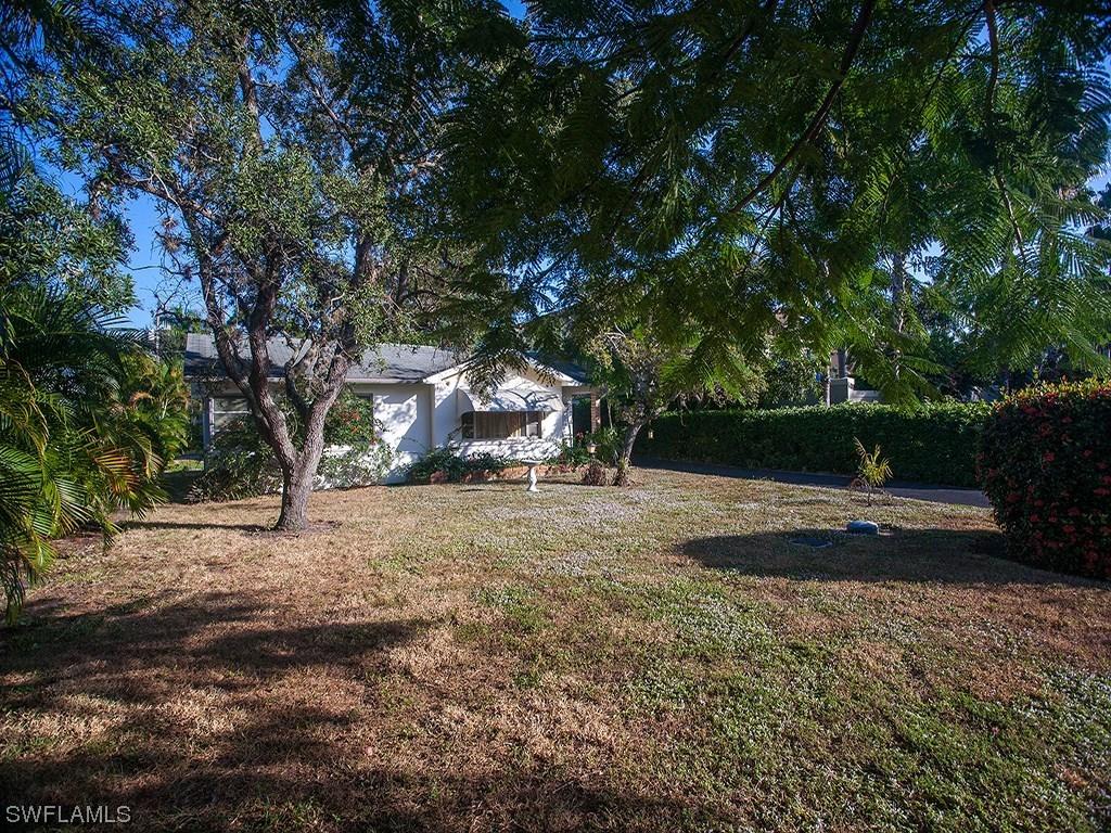 345 2nd Ave., Naples, FL 34102