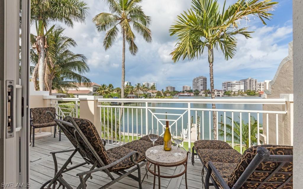 4043 Crayton Rd., Naples, FL 34103