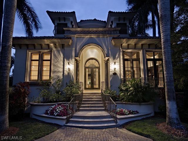 477 14th Ave., Naples, FL 34102