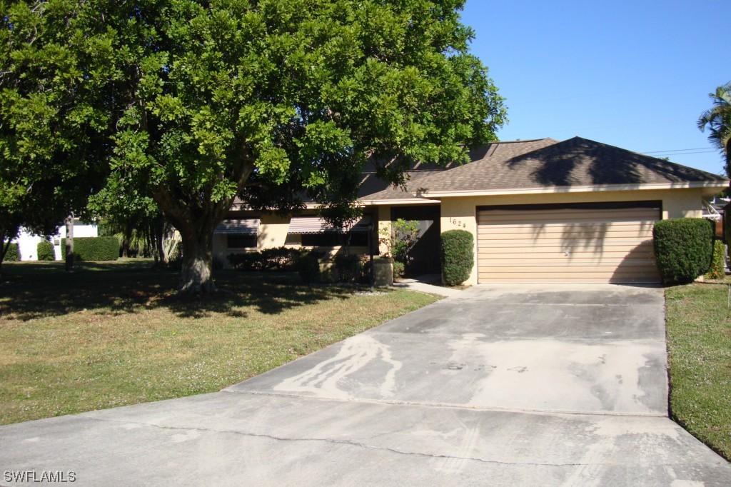 1624 Country Club Pkwy., Lehigh Acres, FL 33936