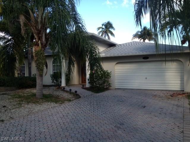 411 Panay Ave., Naples, FL 34113