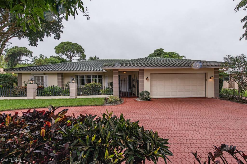 541 Neapolitan Ln., Naples, FL 34110