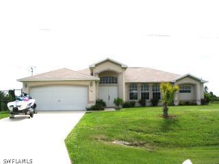399 Parish Ave., Lehigh Acres, FL 33974
