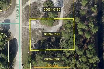 1073 Peach St., Lehigh Acres, FL 33974