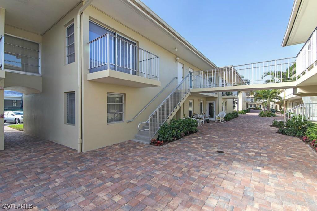 652 12th Ave., Naples, FL 34102