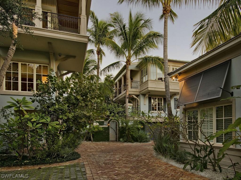 3675 Gordon Dr., Naples, FL 34102