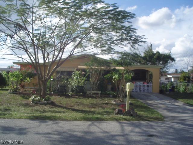 905 Laredo Ave., Lehigh Acres, FL 33936