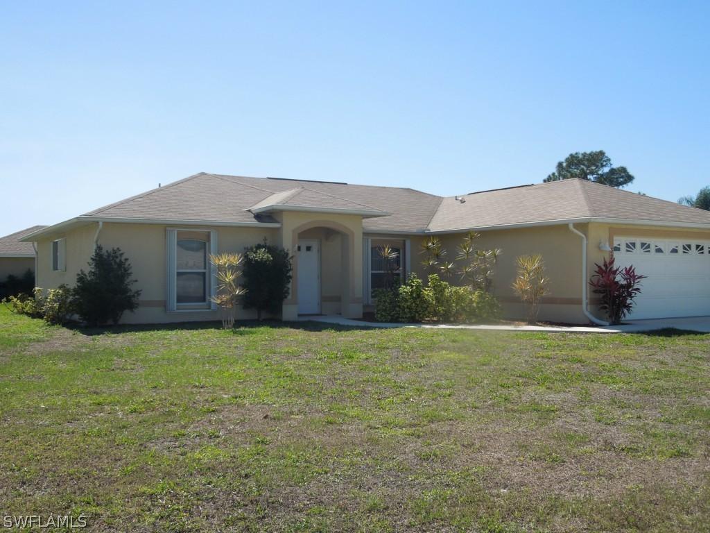 32 Crestwood Cir., Lehigh Acres, FL 33936
