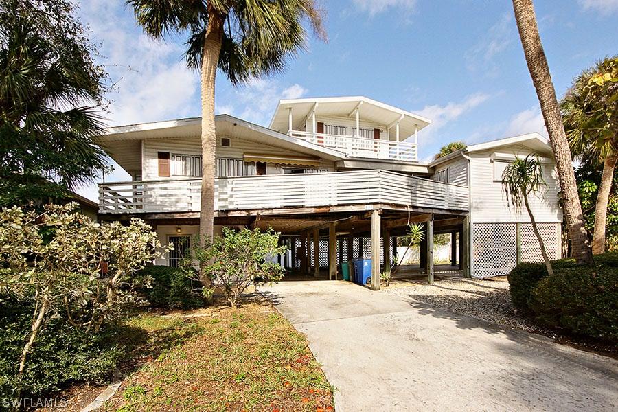 137 Madison Ct., Fort Myers Beach, FL 33931