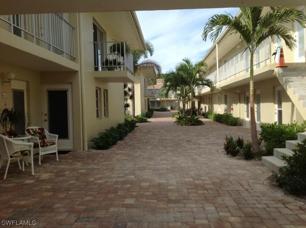 654 12th Avenue South Ave., Naples, FL 34102