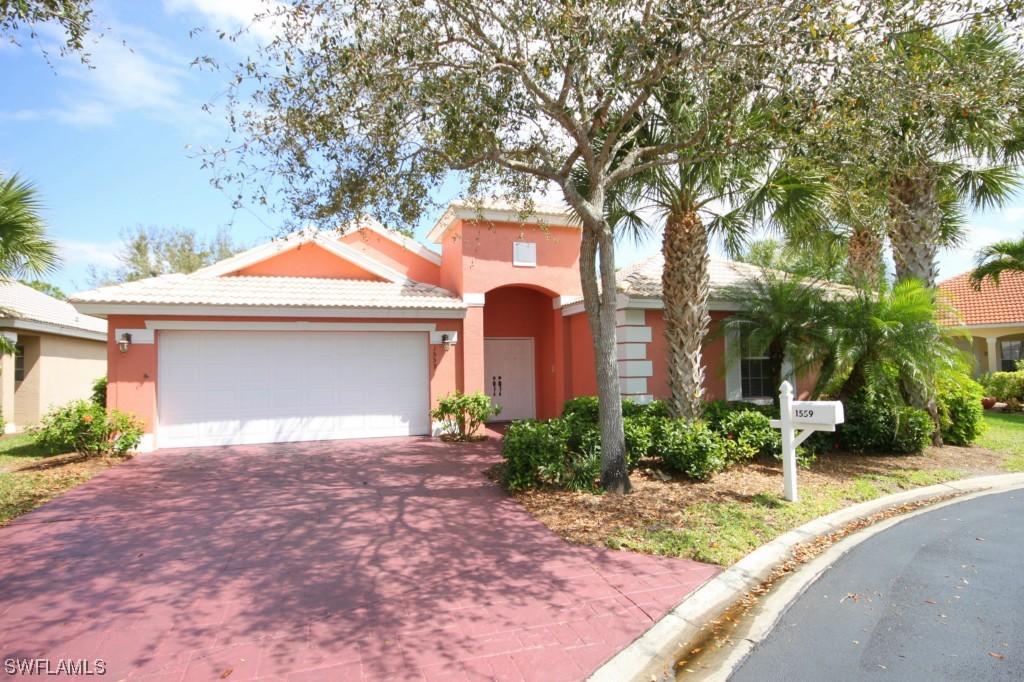 1559 Whispering Oaks Cir., Naples, FL 34110