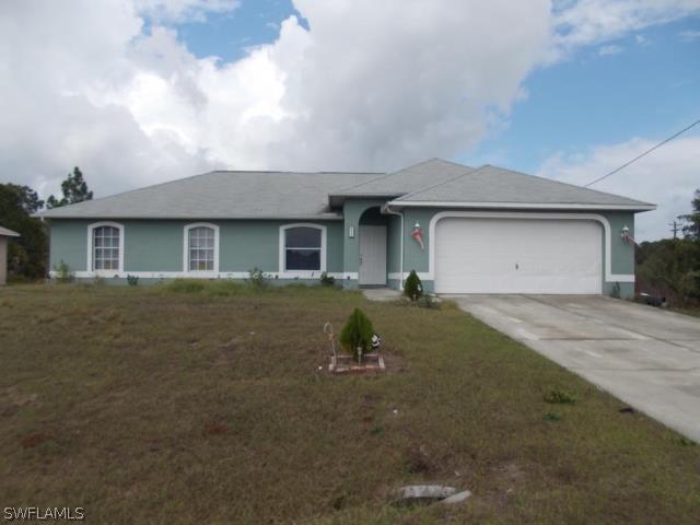 877 Sunflower Ct., Lehigh Acres, FL 33974