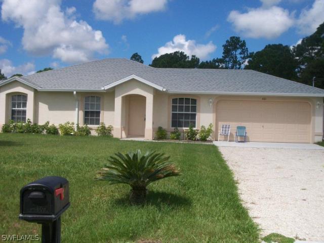 401 Plumosa Ave., Lehigh Acres, FL 33972