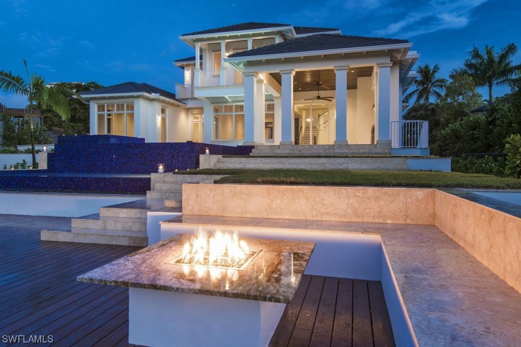 320 Neapolitan Way, Naples, FL 34103