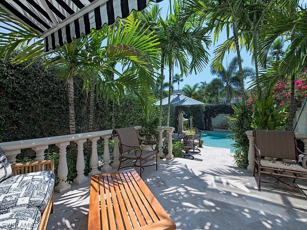 469 10th Ave., Naples, FL 34102