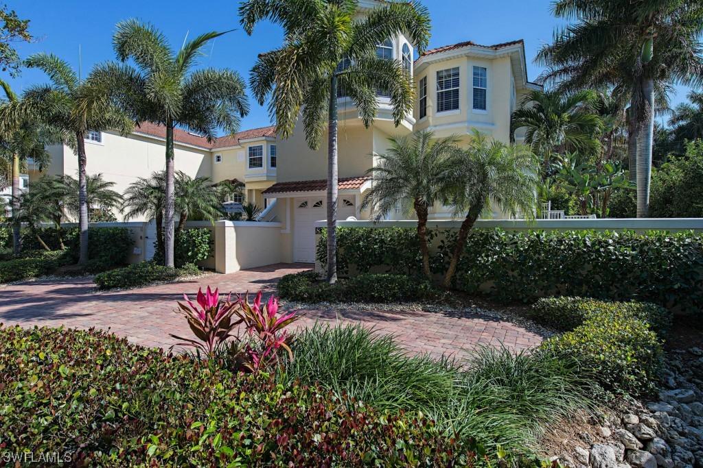 838 9th Ave., Naples, FL 34102