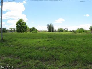 3927 SW 17th Pl., Cape Coral, FL 33914