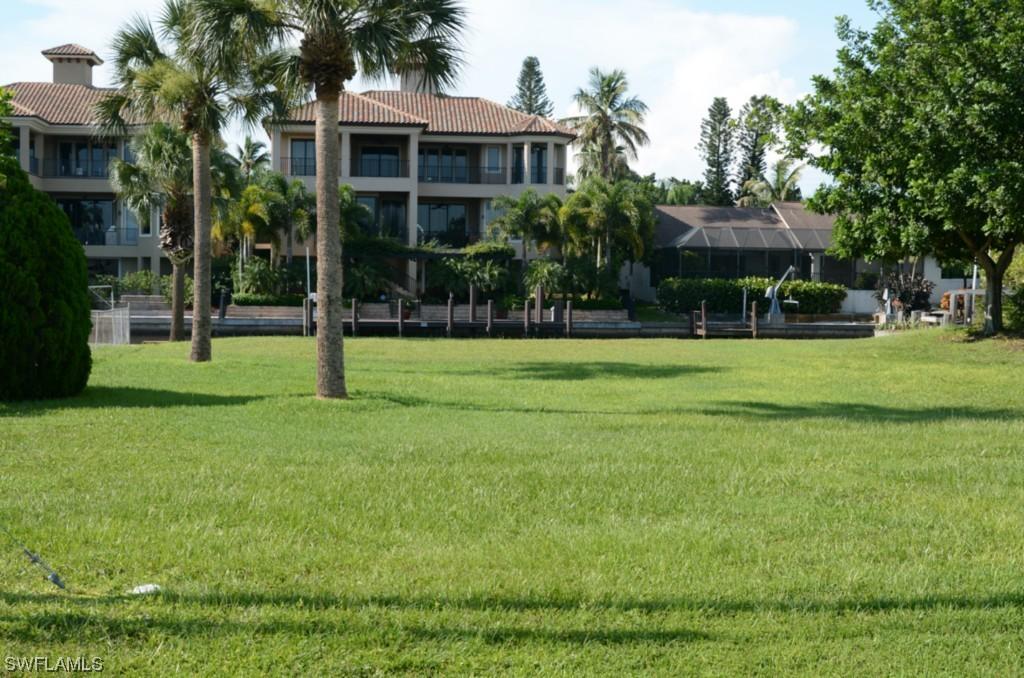 487 Trade Winds Ave., Naples, FL 34108