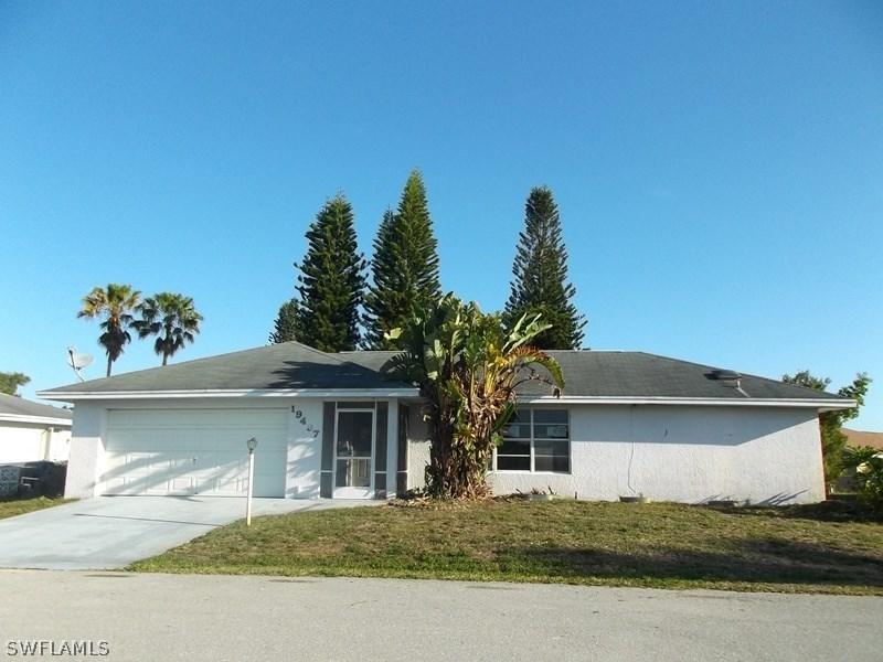 19497 Poppytree Ct., Lehigh Acres, FL 33936